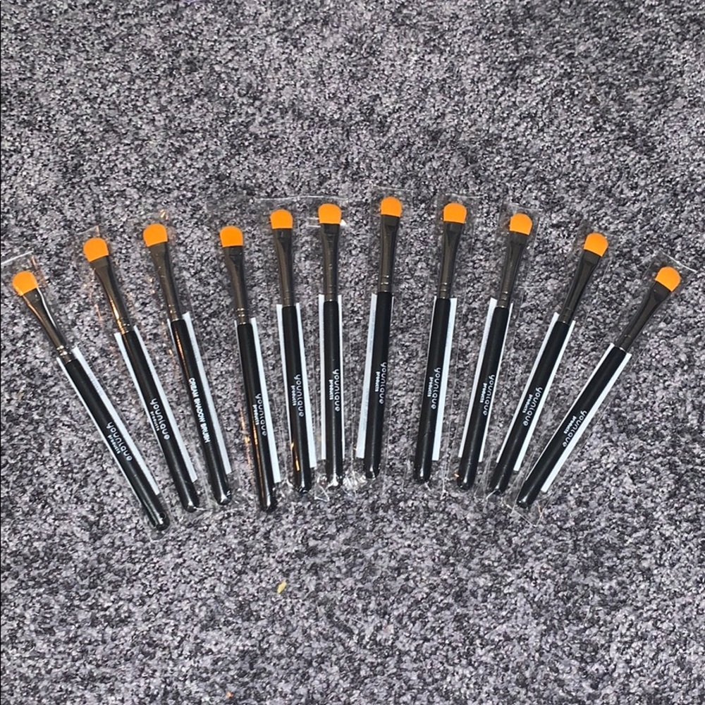 Younique Cream Eyeshadow Brush